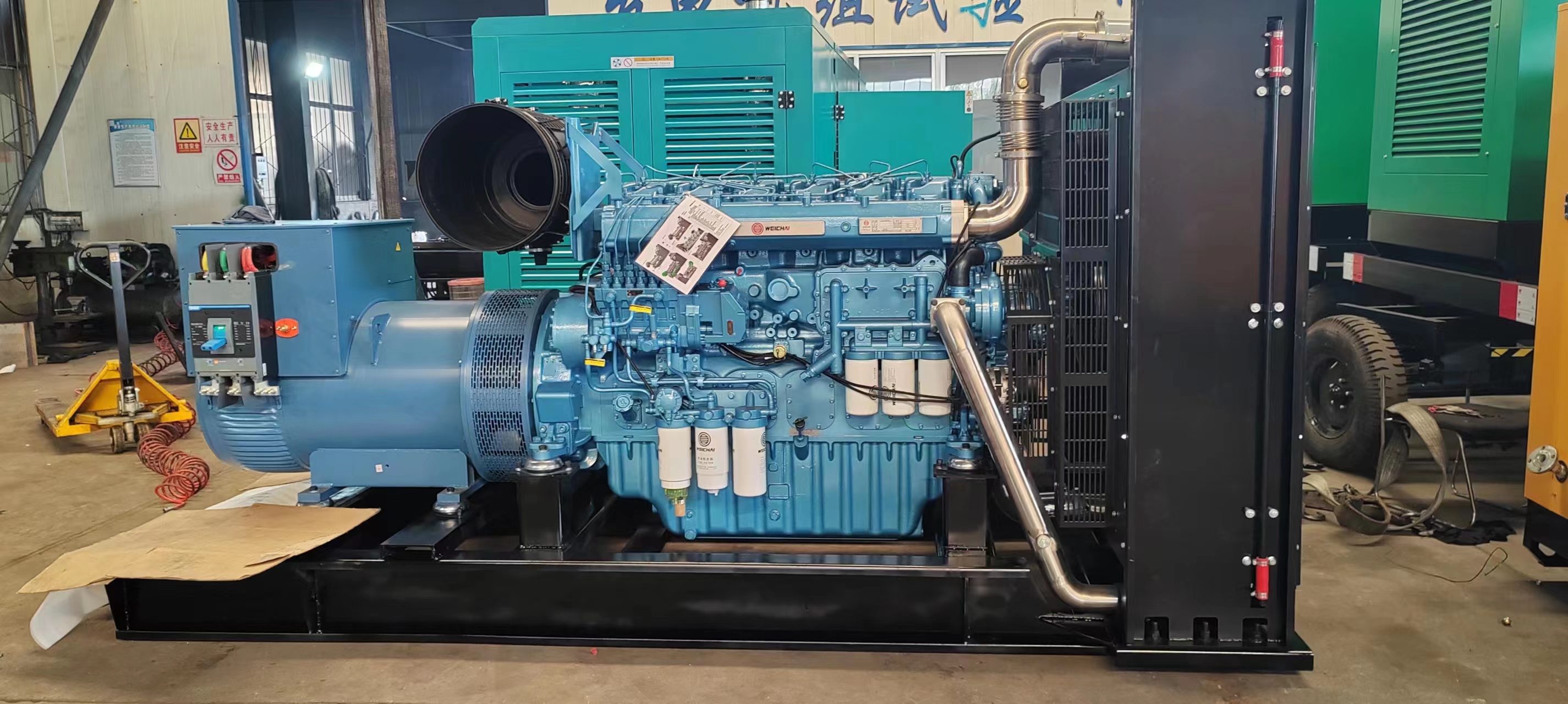 400V 1500RPM 550KW Weichai Diesel Generator Set for Large-Scale Emergency Power Supply
