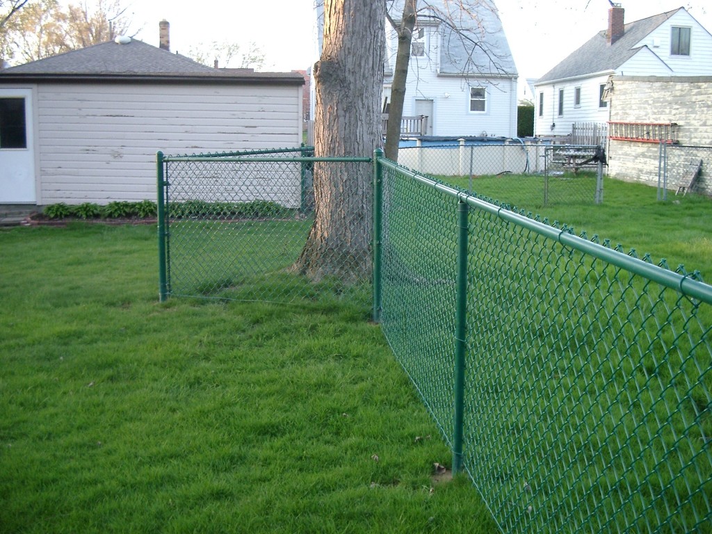 Rubber PVC Coated Chain Link Fence Farm Steel Wire Mesh Fencing