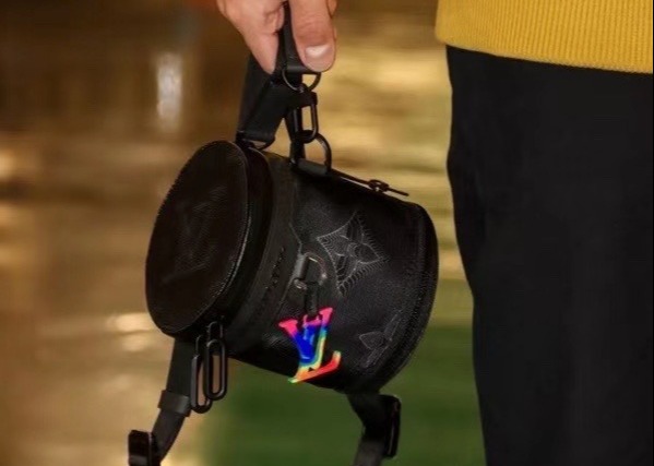 Cylinder Iridescent Expandable Crossbody Bag 3D Effect Printing