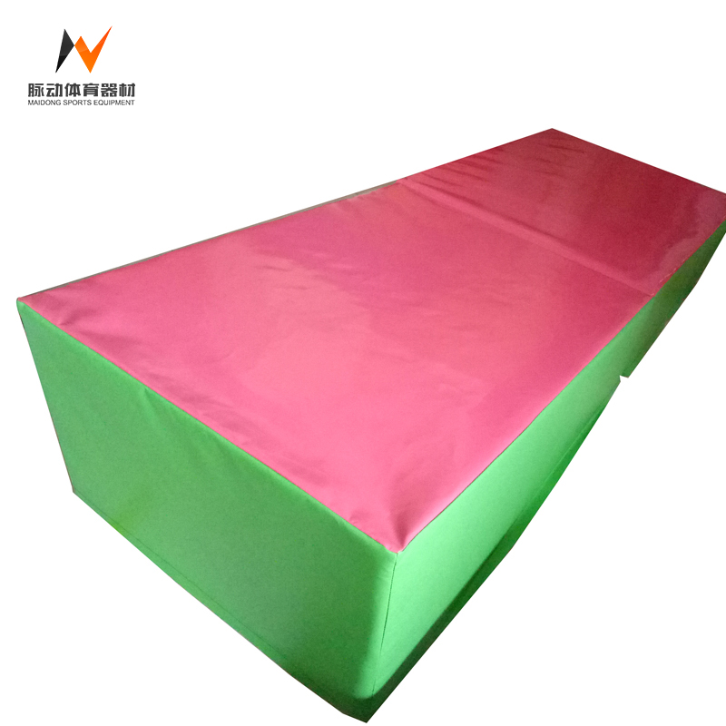 Gymnastics Aerobics Tumbling Wedge Folding Incline Mat for Exercise and Training