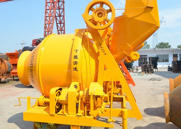 6 - 8m3/H Capacity Self Loading Concrete Mixer With Electric Engine CE Certification