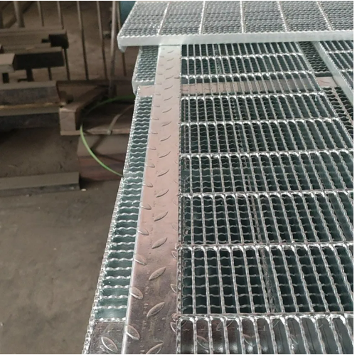 Hot Dipped Galvanized Steel Stair Treads with Aluminum Perforated Modular Configuration for Heavy-Duty Use