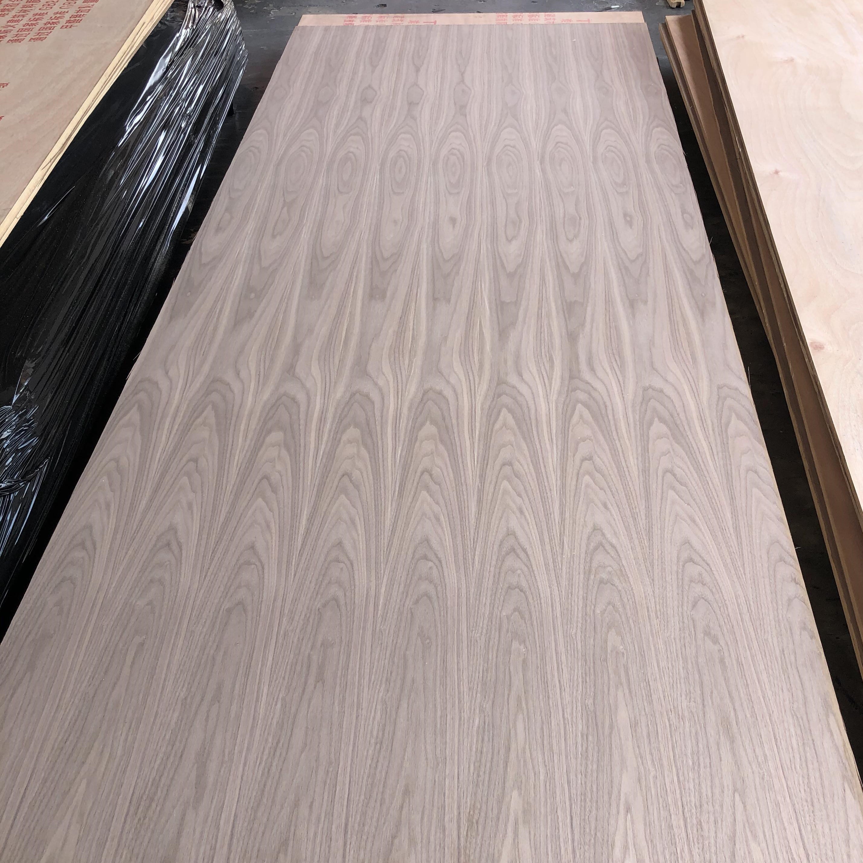 Hot Sale AA Mountain/Straight Grain Walnut Wood Veneers Walnut Veneer Sheets Natural Veneer Wood Black Walnut Sheet