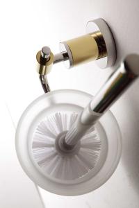 China Wall Mounted Round Glass Brush Holder Stainless Steel 304 wholesale
