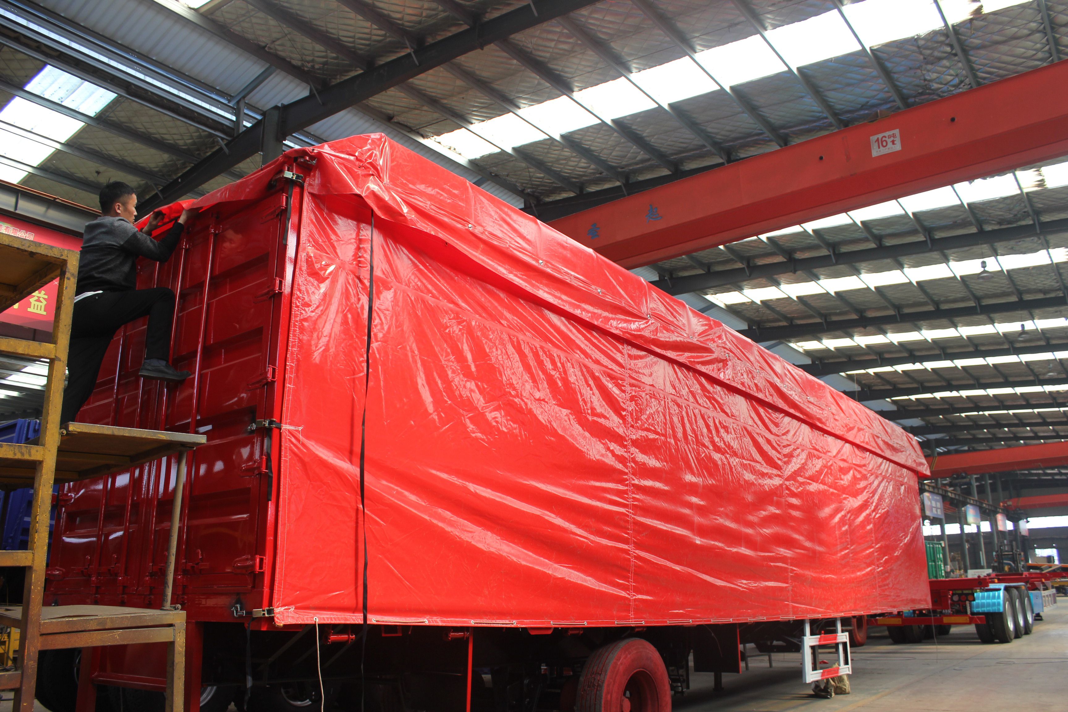 Side Wall/Curtain Side/Fence Semi Trailer with Mechanical Suspension and 12R22.5 Tires