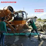 Mobile Hydraulic Concrete Mixer Machine , Cement Mixer Vehicle 20 Circles Per