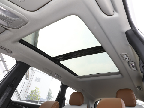 SAIC MAXUS G50 PLUS High Speed Gas Car with 4 Airbags Customized