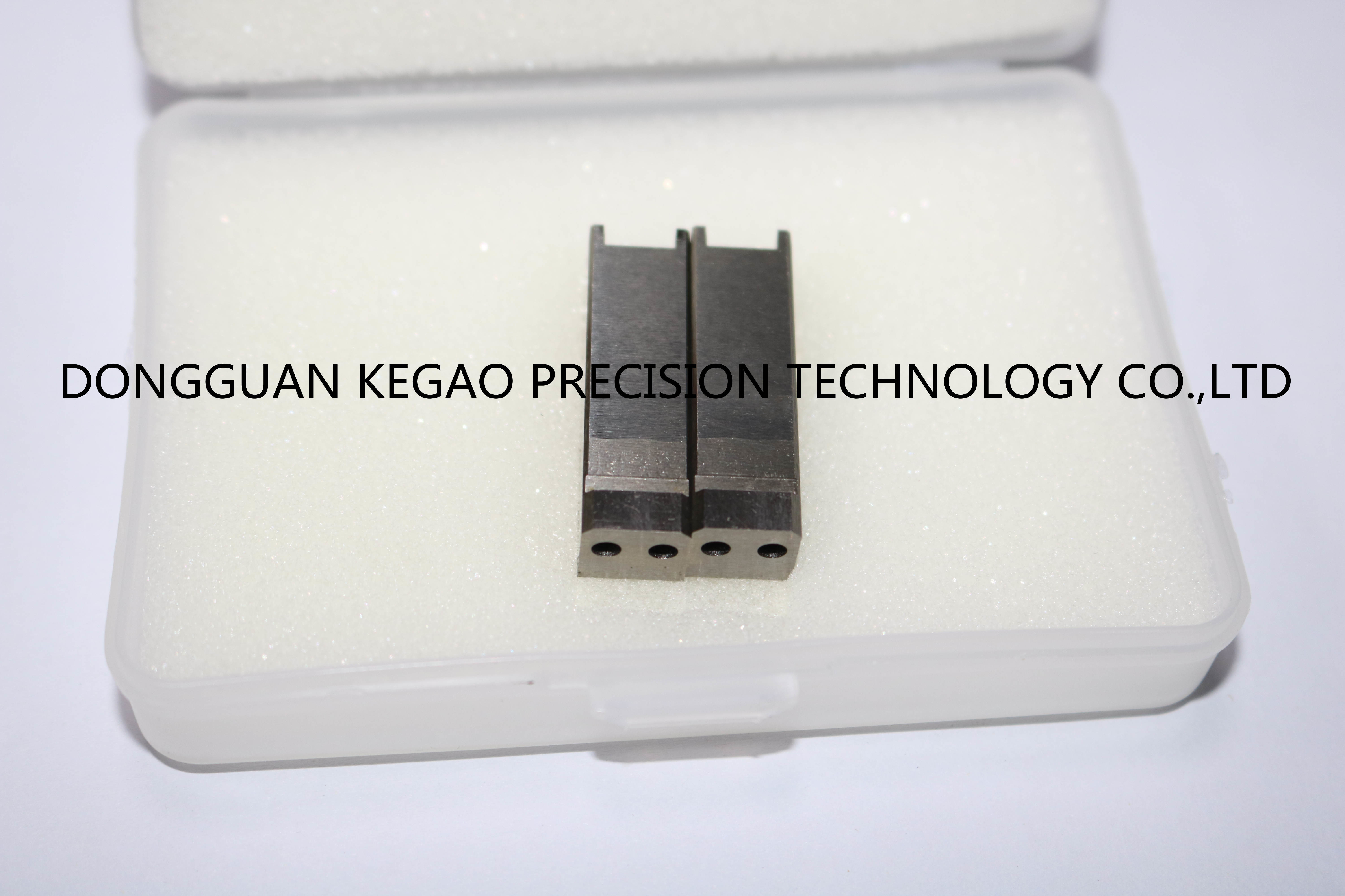 Insert Plastic Injection Mold Components Polishing 8407 Material 48HRC