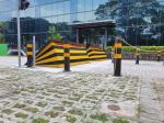 380V Hydraulic Wedge Barrier Crash Rated With Traffic Lights