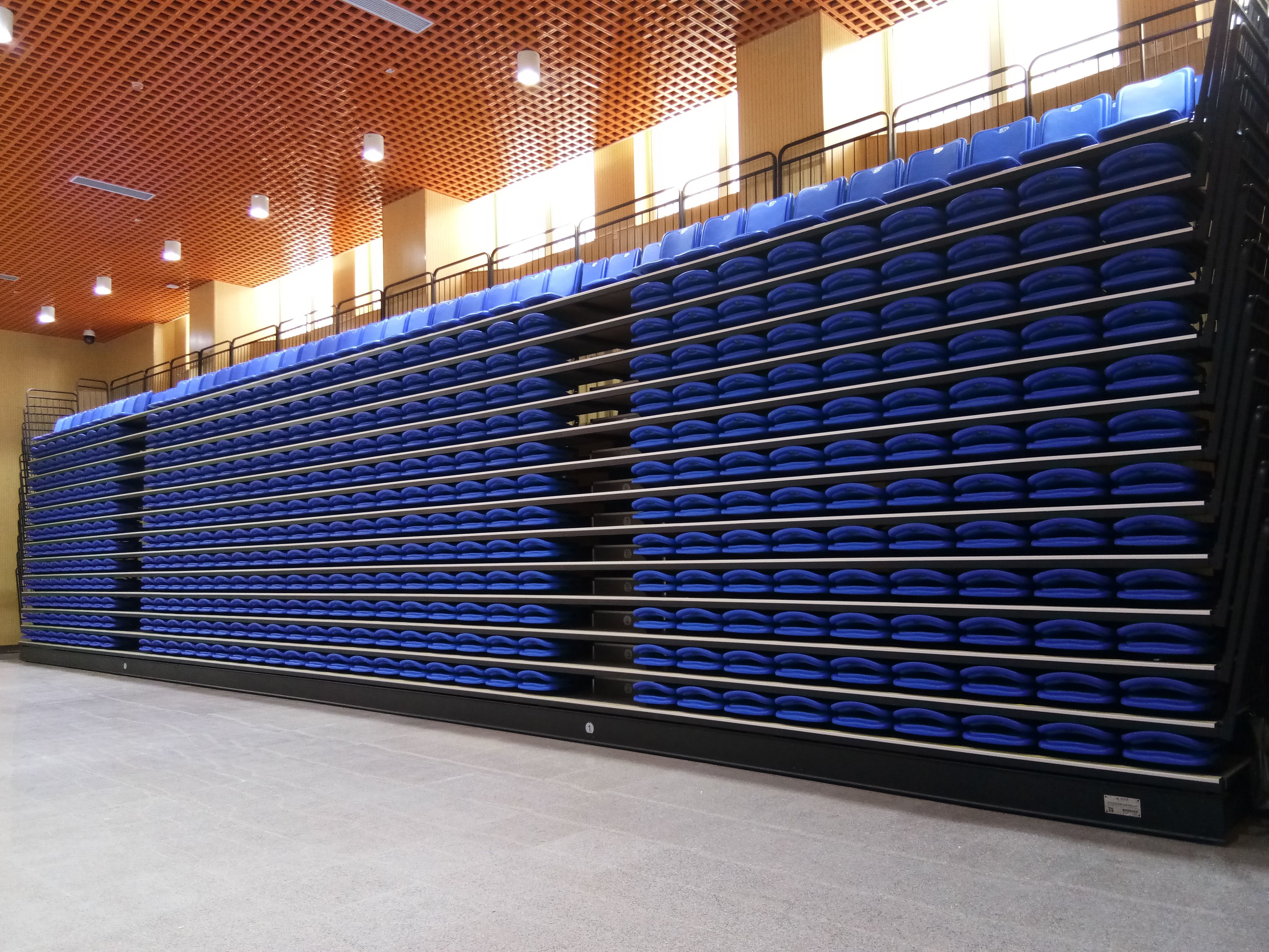 Customized Width Foldable Retractable Bleacher Seating Silver 4 - 10 Rows