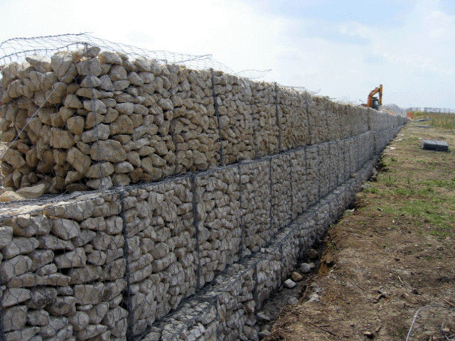 Hexagonal Hole Length 200m 5/8'' Gabion Wire Mesh