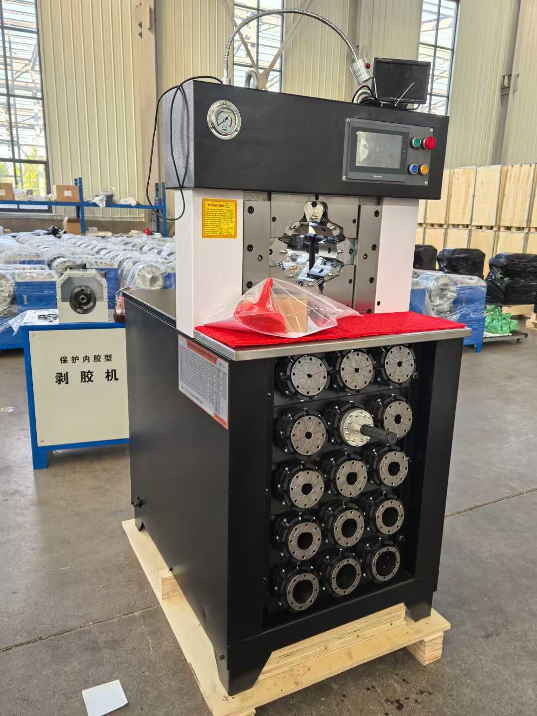 3 Inch Upgrade PLC Control System Fast Change Mould Tool Hose Crimping Machine Process With Withhold Faster Crimping Force 1500T