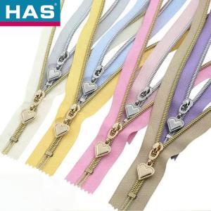 China Metallic Teeth Nylon Zippers Durable #5 Nylon Coil Zipper Customized wholesale