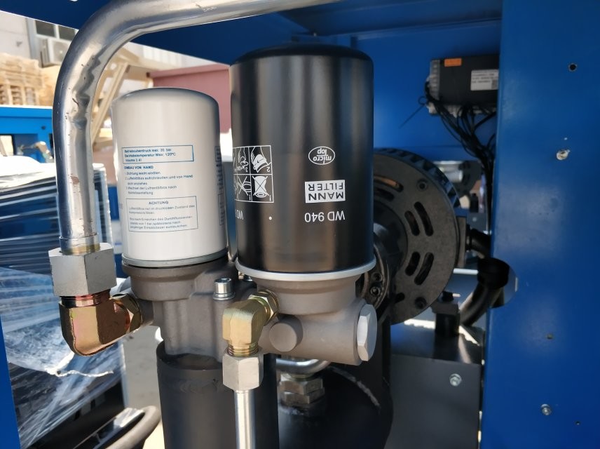 Best Industrial compact Screw compressor 7.5 bar screw air compressor with air tank 300L