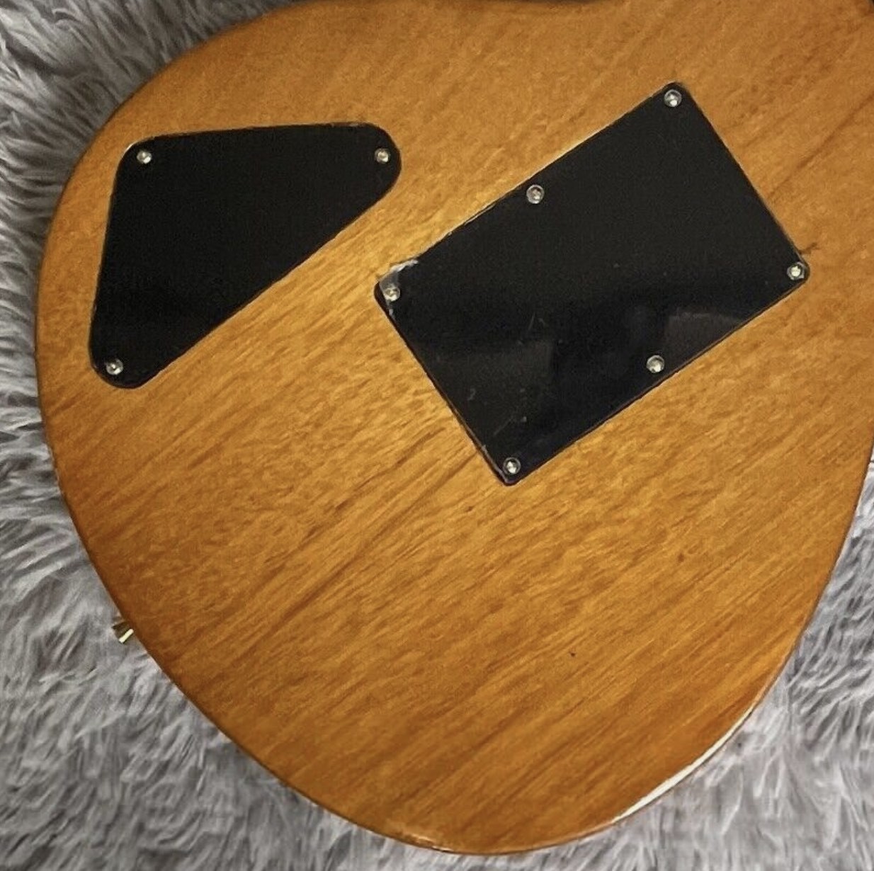 Custom Yellow Santana Retro Electric Guitar Flamed Maple Top Veneer HH Pickups Tremolo