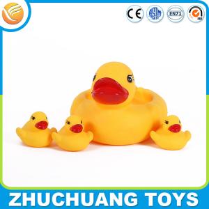 China wholesale promotional yellow rubber duck baby bath toy set wholesale