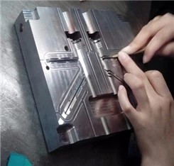 Life 5000 Shots High Gloss Polishing ISO9001:2008 Plastic Injection Mould