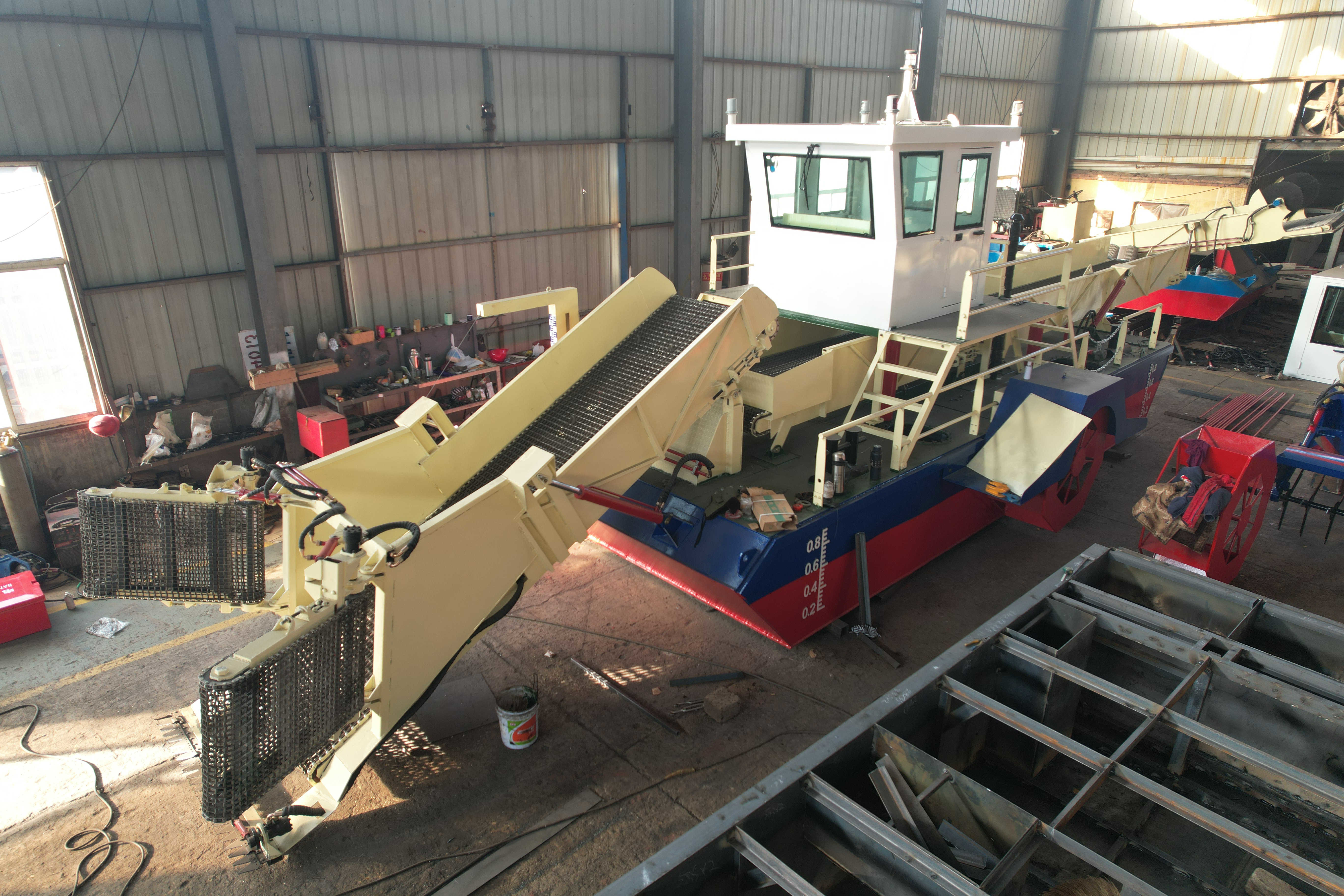 Diesel Powered Water Hyacinth Harvester With Enclosed Cabin 15.5mx6.52x3 M