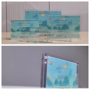 China Clear Transparent Picture Magnetic Acrylic Photo Frame Poster Display Stand wholesale