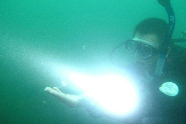 Y88 High bright rechargeable XML-T6 5 mode 10W diving flashlight
