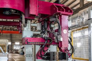 China Humanized Fully Automatic Pouring LPDC Machine For Plumbing Fittings wholesale