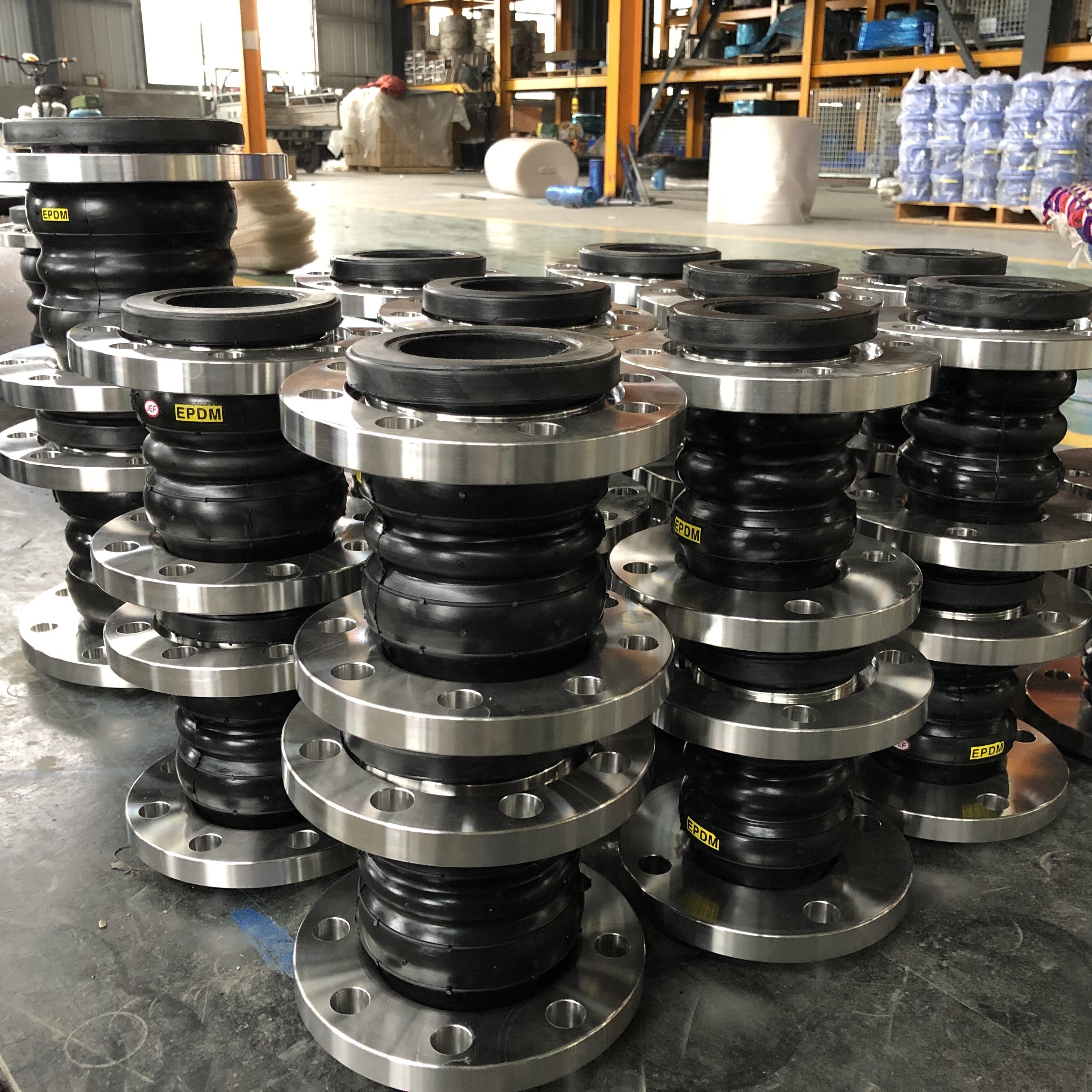 NR Rubber DN25 DN500 Bellows Expansion Joint For Oil And Wear Resistance