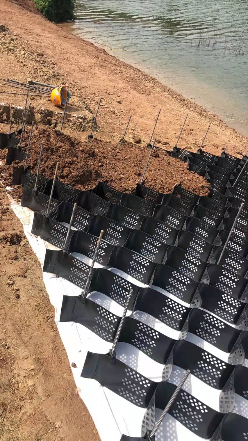 Stable Chemical Properties Geocell for Easy Connection to HDPE Thickness 1.1mm-1.6mm