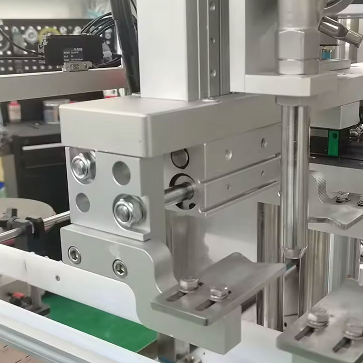 Automatic Tracking Filling Machine For Precise And Accurate Weighing Filling Packing Machine