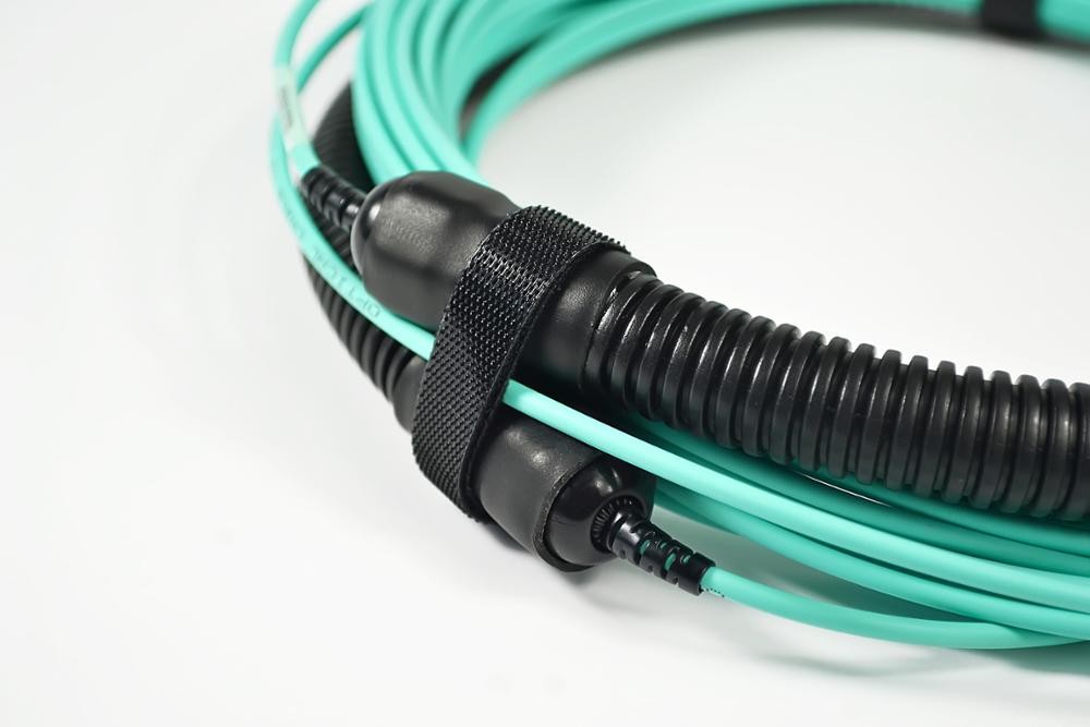 Pulling Eyes / Socket MPO MTP Patch Cord OM3/OM4 Trunk Fiber Cable Customized Length