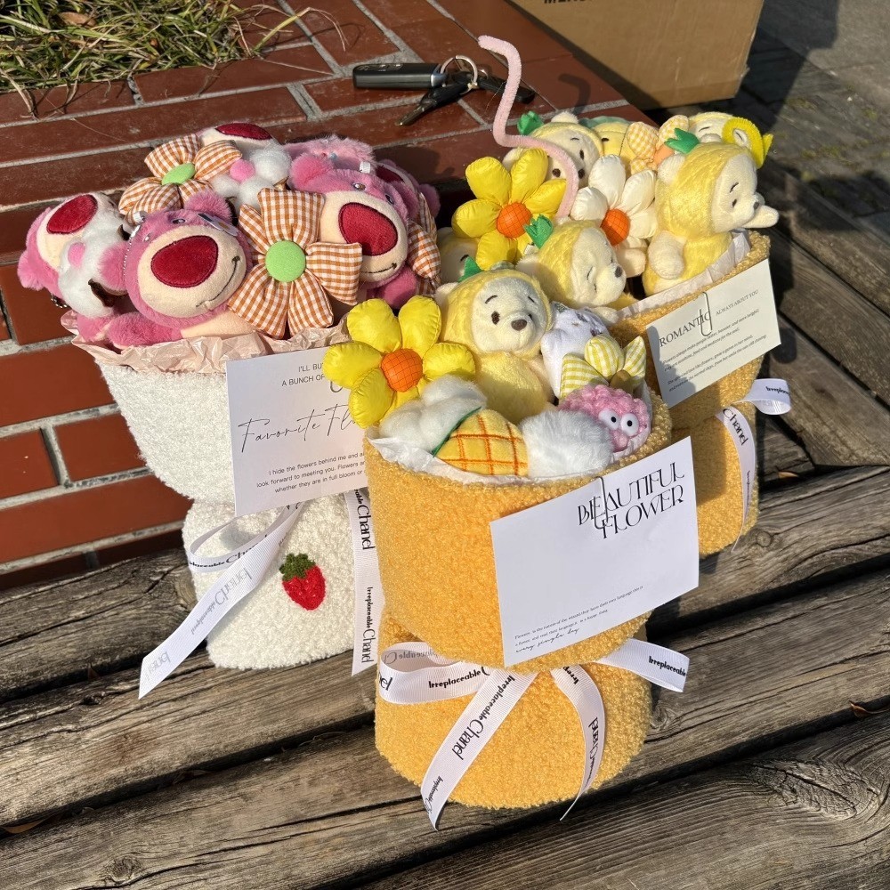 Pineapple Bear Plush Doll Flower Bouquets Given to Girlfriends as Birthday Gifts and Graduation Gifts on May 20th and Qixi Festival Valentine's Day