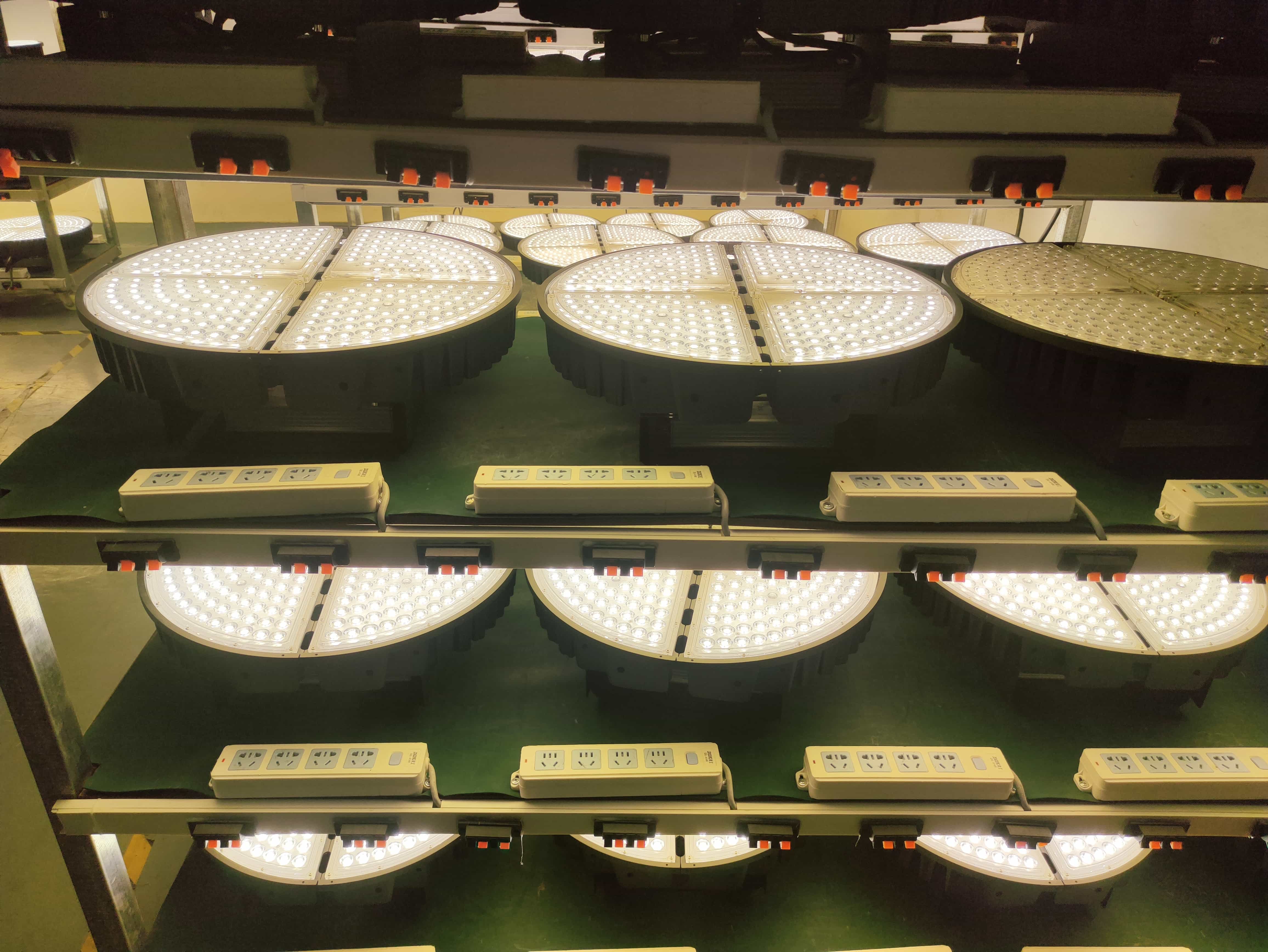 Low UGR IP66 Outdoor Field Lights 400w Led Stadium Light For Rugby Court