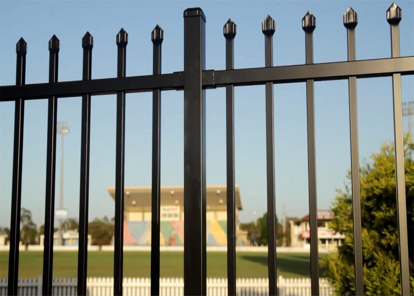 Flat Top Design Garrison Fencing Panels For Sydney AS/NZS standard 2.1m x 2.4m height rail 45mm x25mm