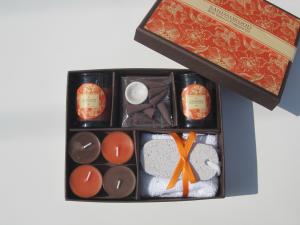 China Orange &amp; Brown scented &amp; assorted tealight candle &amp; glass candle packed into gift box wholesale