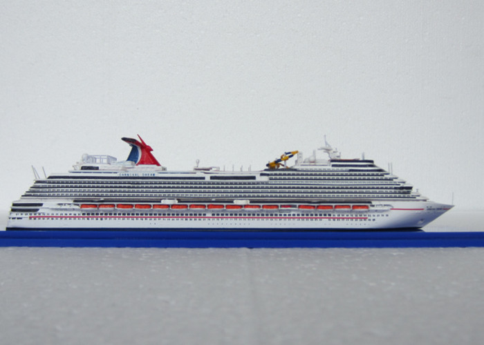 Scale 1:1200 Outdoor Decoration Carnival Dream Cruise Ship Model With Alloy Diecast Anchor Material