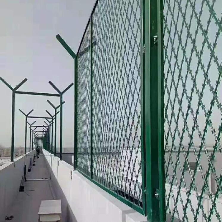 Coil Barbed Welded Razor Wire Mesh BTO 22 10mm Length For Highway