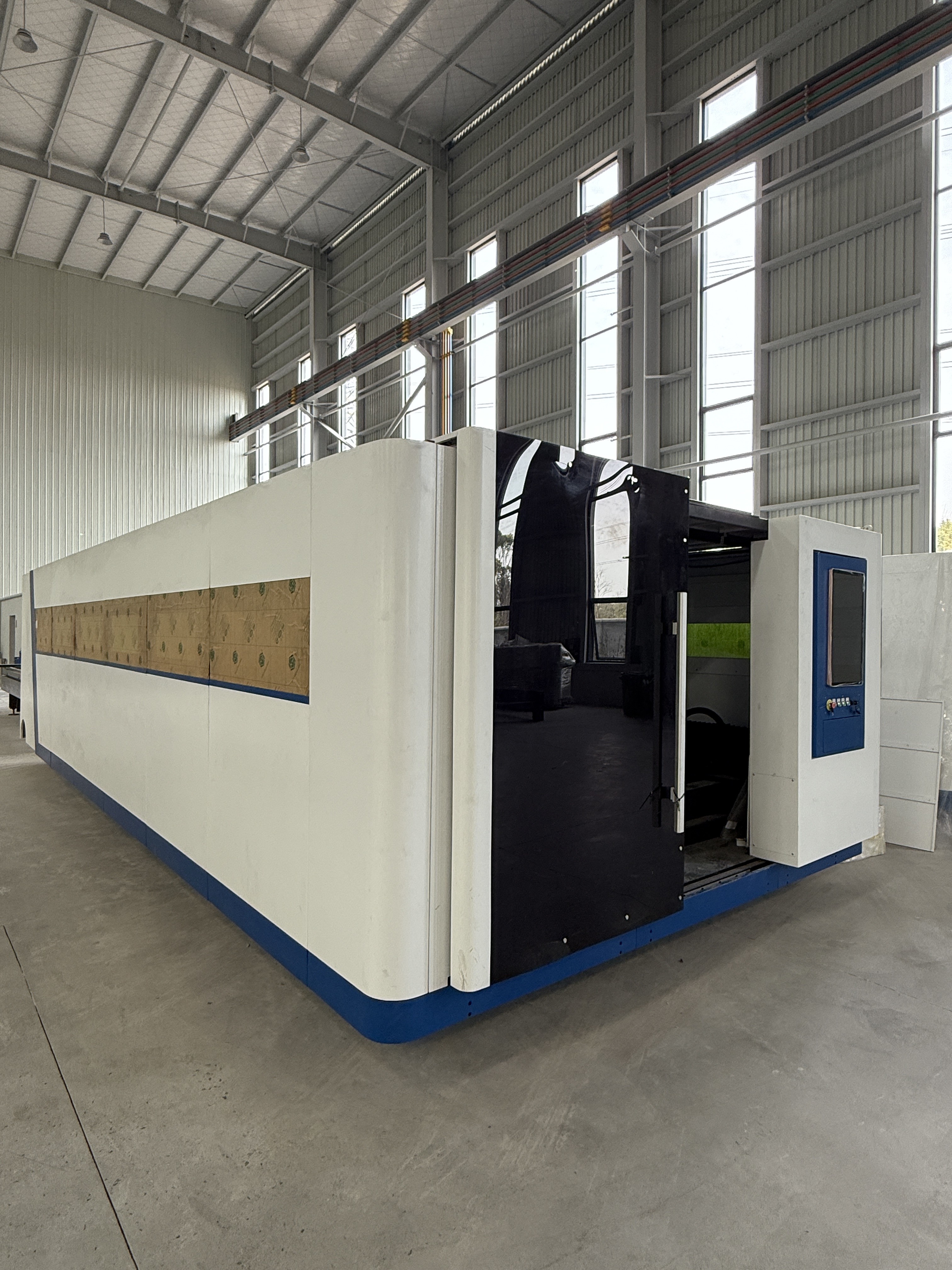 1500mm/2000mm Processing Width Exchange Table Laser Machine For Fabrication