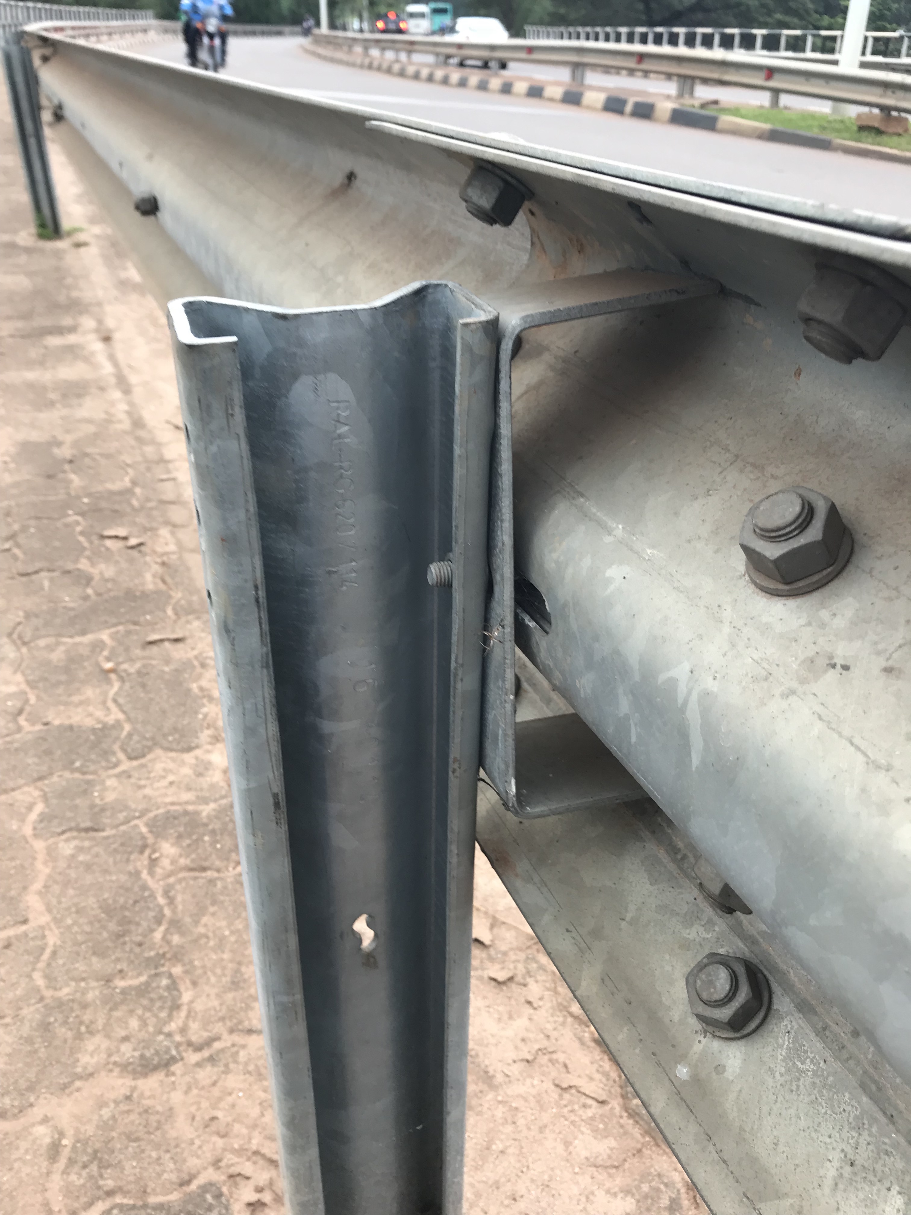 Highway Guardrail Round Head Hot Dip Galvanized Bolt for Roadway Safety Standards