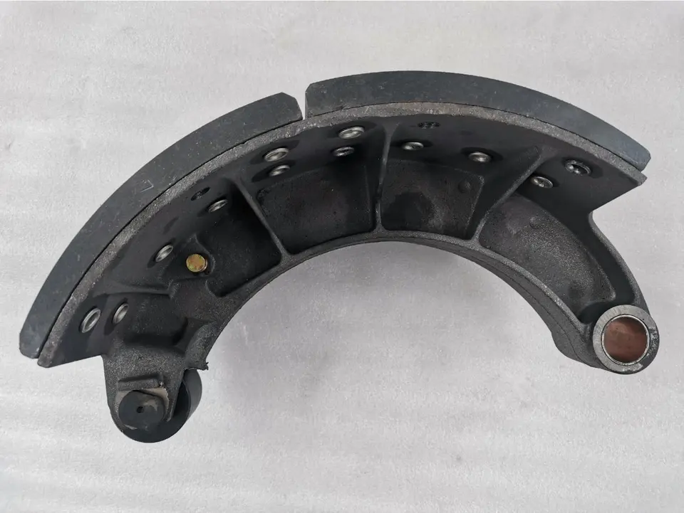 AZ7117451221 Brake Shoe Assembly for Sinotruk Howo Heavy Duty Truck Roller Brake Shoes Included Tested