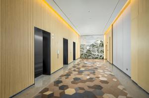 China Lacquer Finishes Flat Seam Wood Veneer Wall Panels 18mm Thickenss wholesale