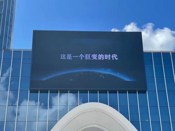Quality large led digital billboard competitive price p10 960x960outdoor fixed led display Kinglight lamp led advertising screen for sale