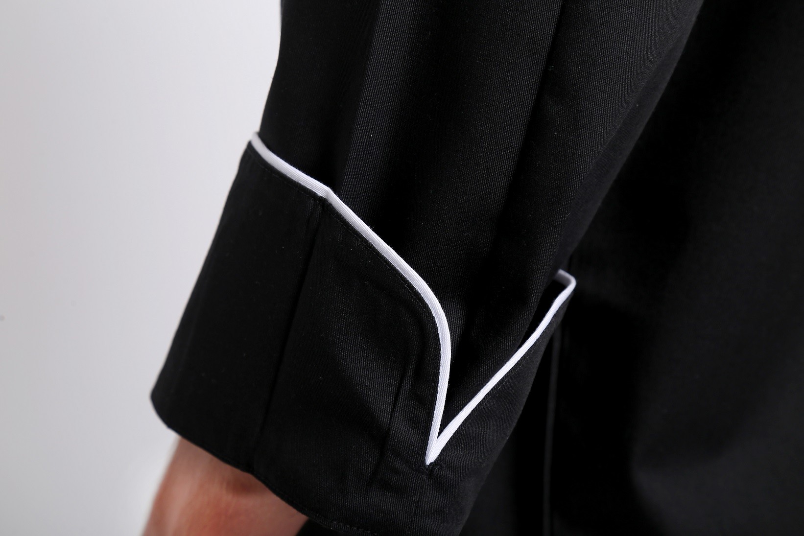 240 GSM Polyester 65% Cotton 35% Long Sleeve Feed Off Arm Black Chef Coat