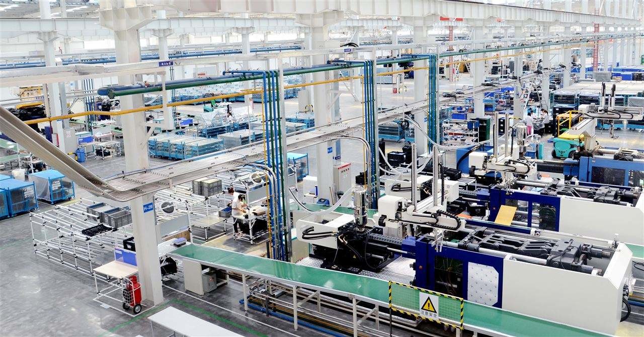 Industrial Injection Molding Robot Steel Material 0 . 5 - 0 . 7Mpa Air Pressure
