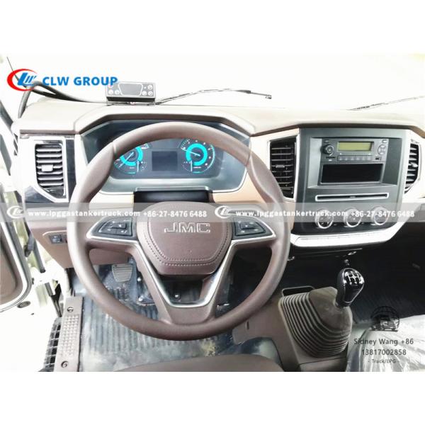 JMC 4X2 Small Refrigerated Van Truck For Drinks Delivery