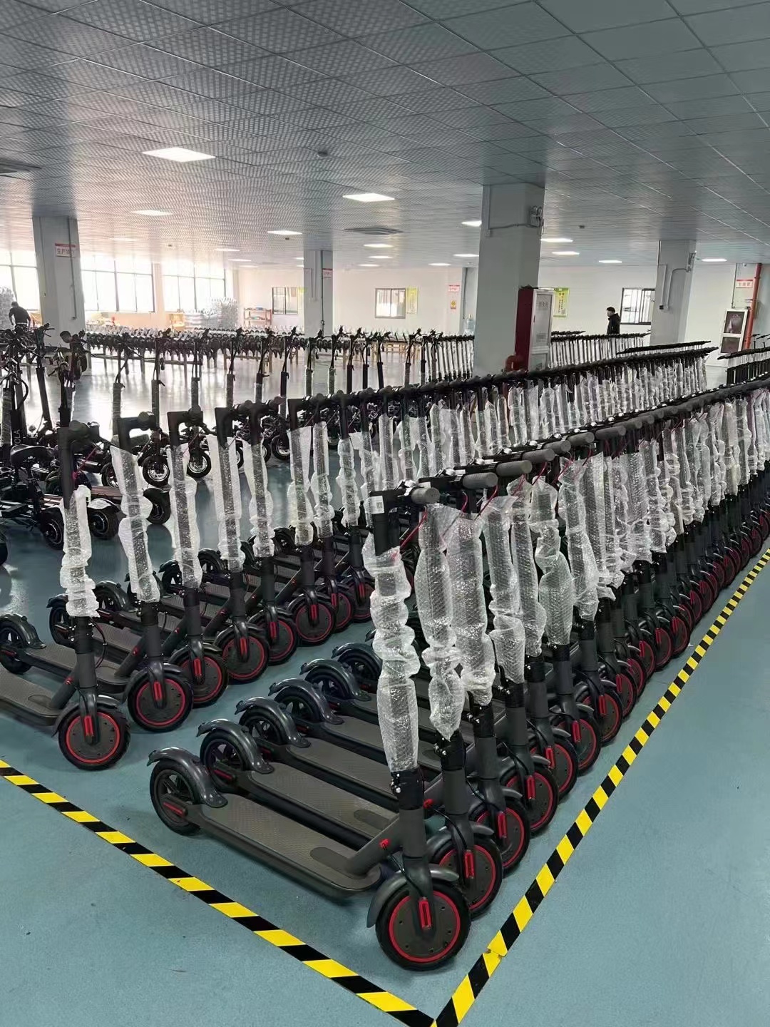 X9 E-scooter Folding Electric Scooter 16.5Ah 850w 10inch Long Range Motorcycle Charger DC42V/2A Waterproof level IP54 EU US Warehouse