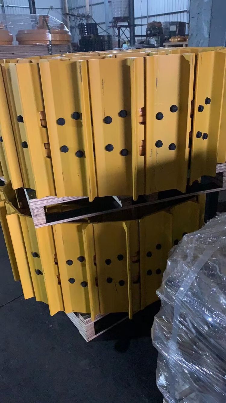Bulldozer D8H Track Group in Black or Yellow with Smooth Finishing and Durable Design