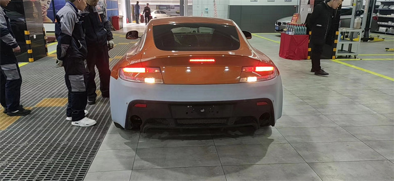 280mm Aston Martin Body Kit 2009 - 2013 Auto Parts Rear Bumper Air Diffuser