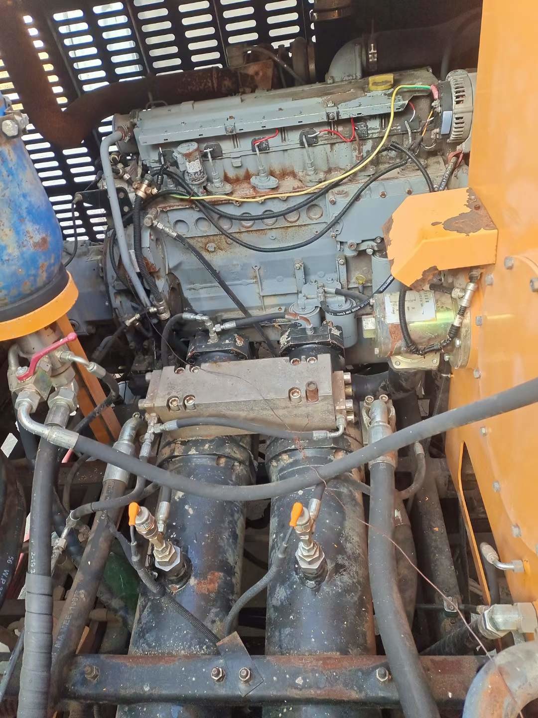 Truck Mounted Used Concrete Line Pump 13495kg 100502 Engine