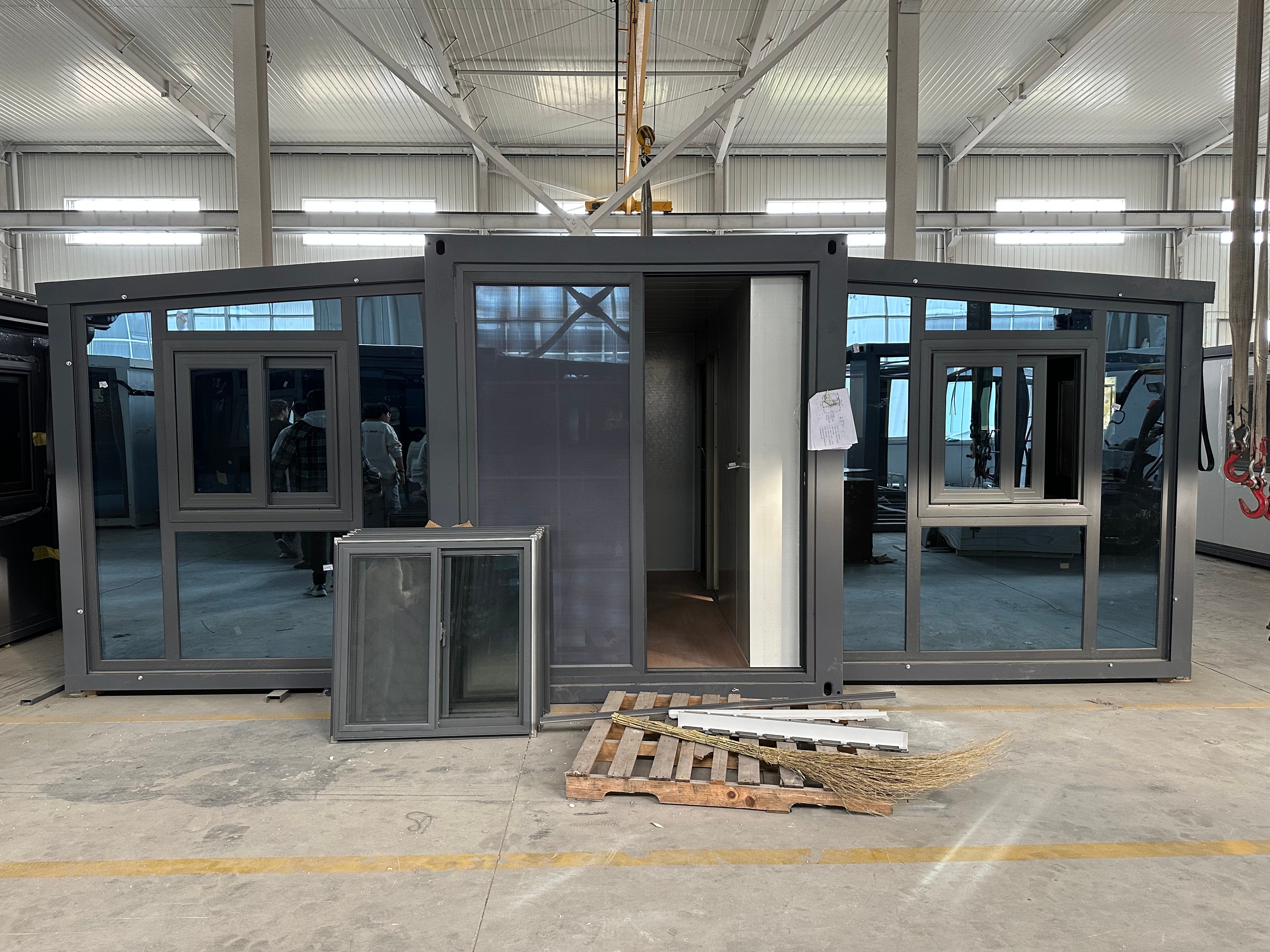 Breathable Expandable Container House Homes for in Australia Steel Frame Expandable Design and Breathable Material
