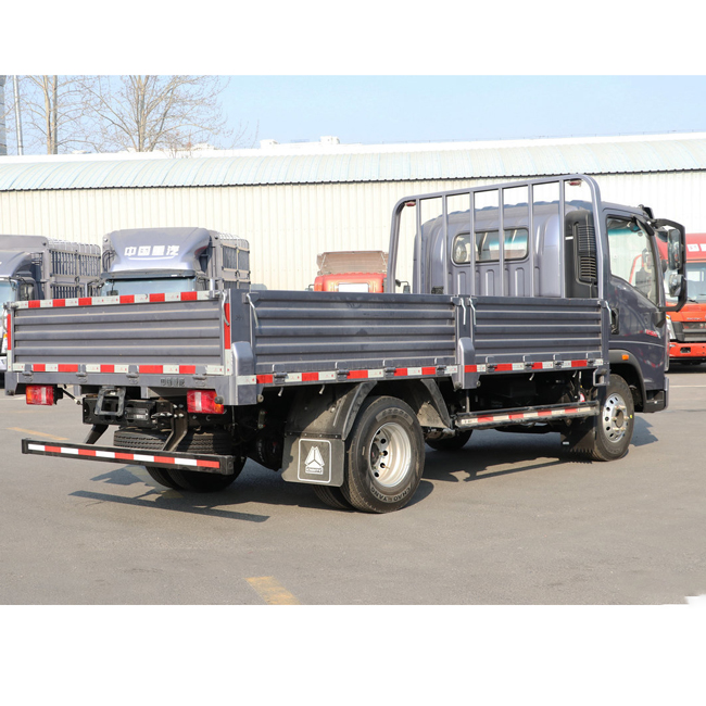 Customized New Type HOWO 4X2 Van Trucks Cargo Van Truck With 4.15 Meter Single Row Panel
