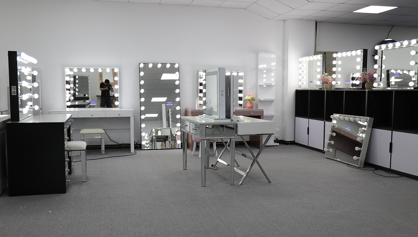 OEM Durable Dressing Room Illuminated Cosmetic Beauty Vanity Mirror with LED Lights